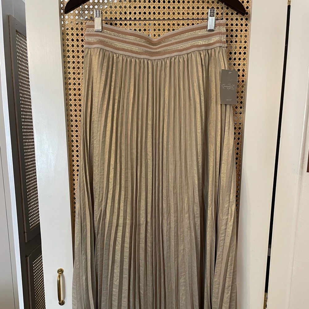 Anthropologie HD in Paris gold pleated maxi skirt